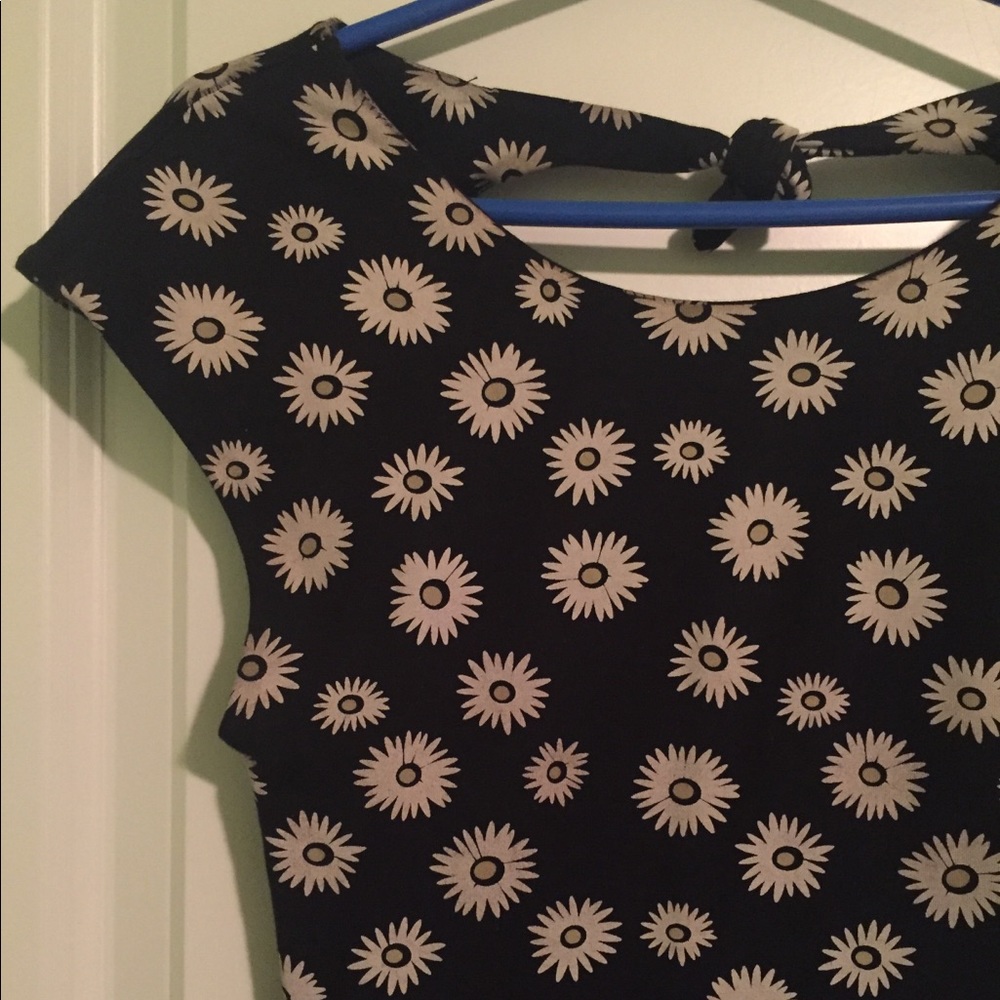 🔻SOLD ON MERC🔻 Aritzia Talula Daisy Dress - Picture 4 of 7